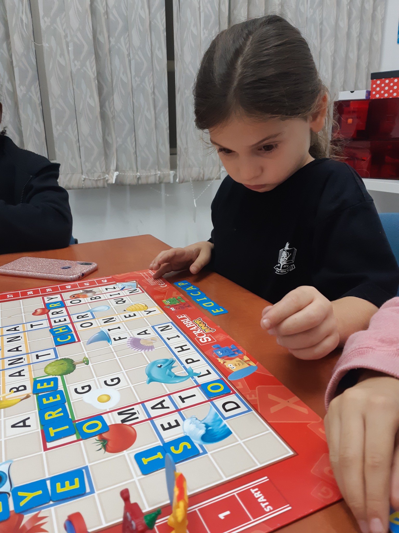 ילדים לומדים אנגלית באמצעות משחק